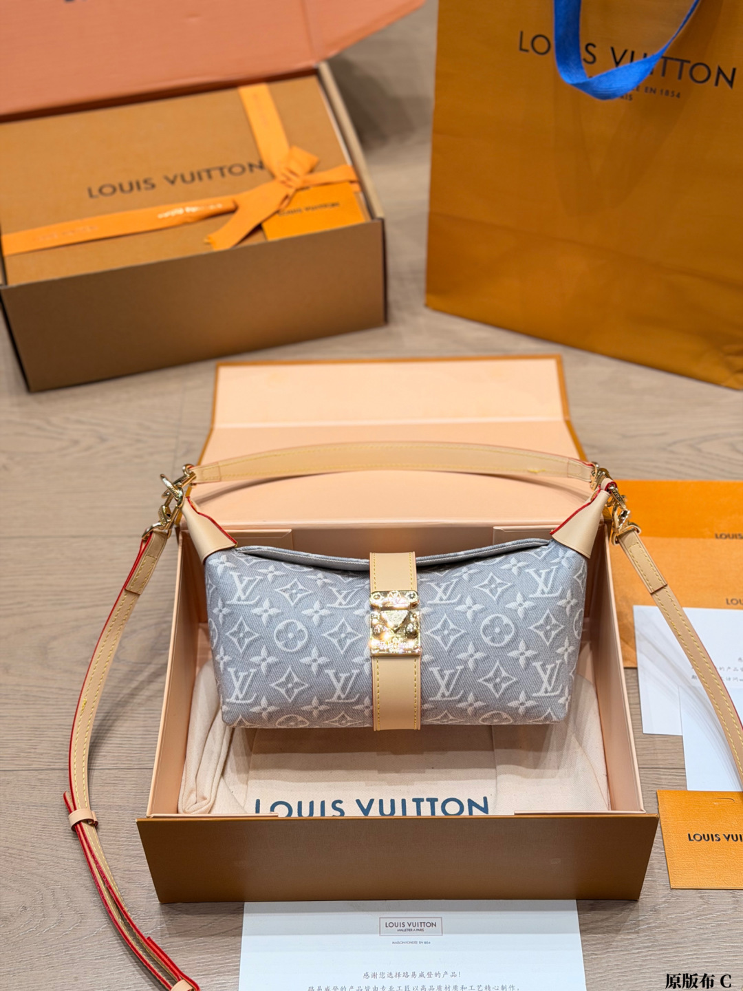 Louis Vuitton LV Pochette Cowhide Leather